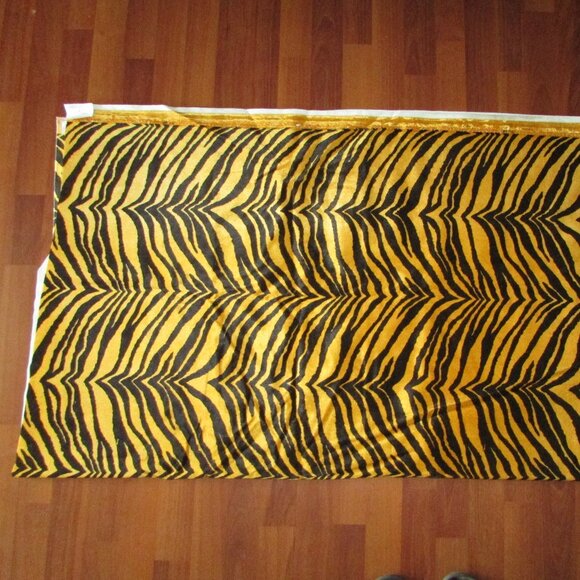 Tiger Print Upholstery Fabric - 2.15 m - Picture 4 of 4